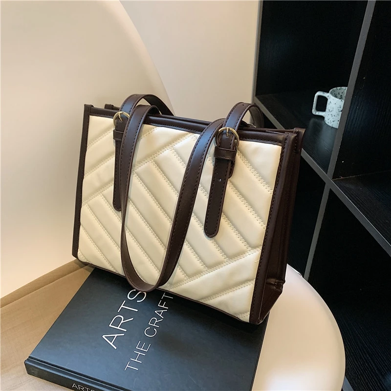 Vintage Quilted Tote Bag – Large Capacity Shoulder Bag with Contrast Trim & Buckle Straps